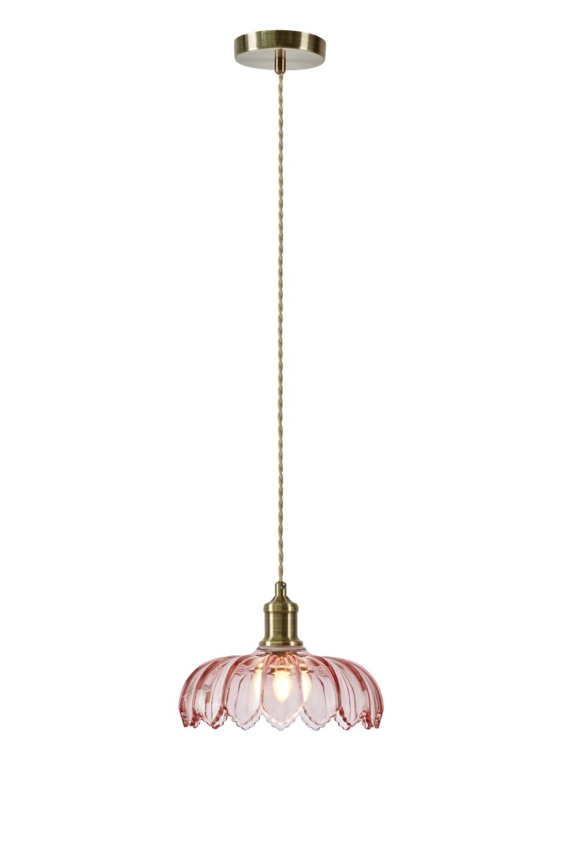 Kurage Ø26 Rosa Taklampe Fra Markslöjd - Lampen har en lampeholder i messingfinish og en dekorativ beige, tvunnet tekstilledning som f&oslash;rer til en rund metallholder i samme messingfinish.
