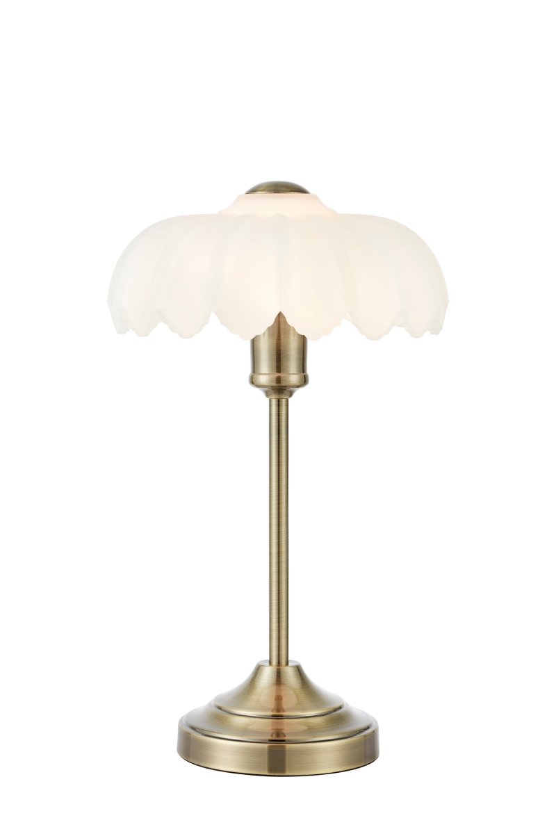 Kurage 43cm Antikk messing/hvit bordlampe Fra Markslöjd - Bordlampe i klassisk stil med antikk messingfinish og dekorativ hvit opalglassskjerm.