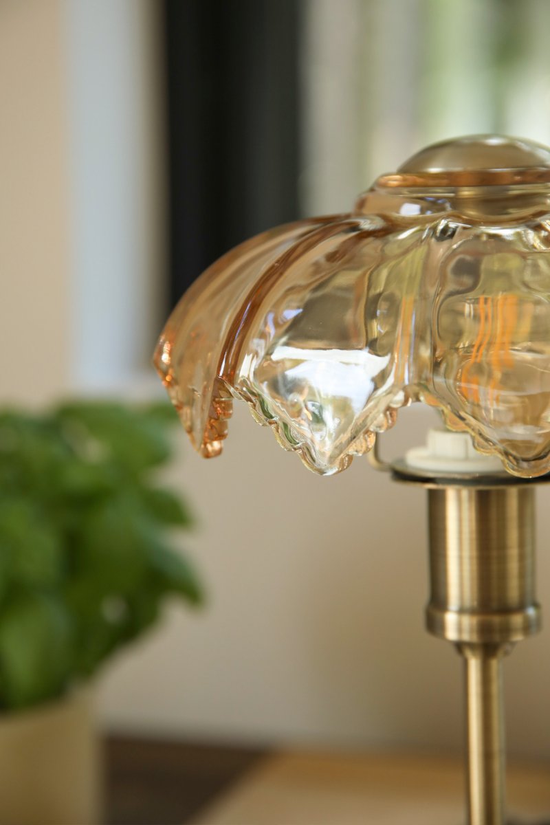 Kurage 35cm Antikk messing/rav bærbar Fra Markslöjd - Lampen er oppladbar og har en ber&oslash;ringsdimmer p&aring; basen med tre lysstyrkeniv&aring;er og justerbar fargetemperatur.