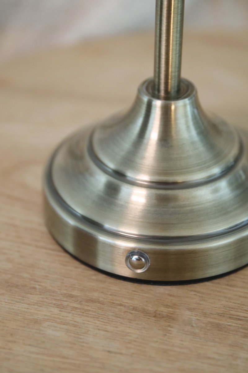 Kurage 35cm Antikk messing/rav bærbar Fra Markslöjd - Lampen er oppladbar og har en ber&oslash;ringsdimmer p&aring; basen med tre lysstyrkeniv&aring;er og justerbar fargetemperatur.