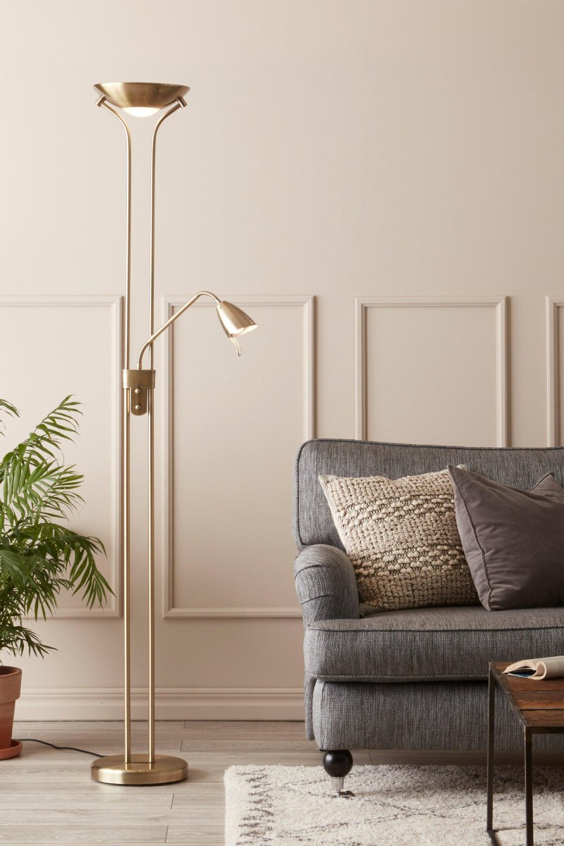 Detroit Oksidert gulvlampe Fra Markslöjd - Med sitt klassiske design tilbyr Detroit b&aring;de god generell belysning og en fleksibel leselampe i ett.