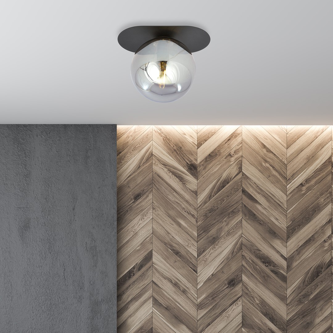 Plaza 20cm Svart plafond Fra Emibig Lighting - Den svarte metallfoten er fint kombinert med en rund skjerm i røkt glass som sprer et mykt og behagelig lys.