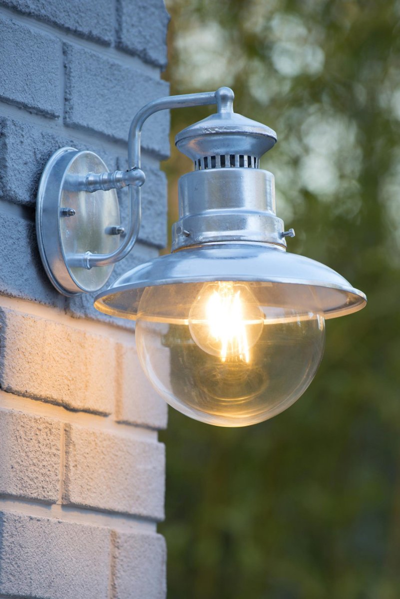 Figo Sink utendørslampe Fra Lucide - S&oslash;tt, stilig og &auml;nd&aring; trendy: hvis det er en lampe som enkelt kombinerer disse tre egenskapene s&aring; Det er Figo.