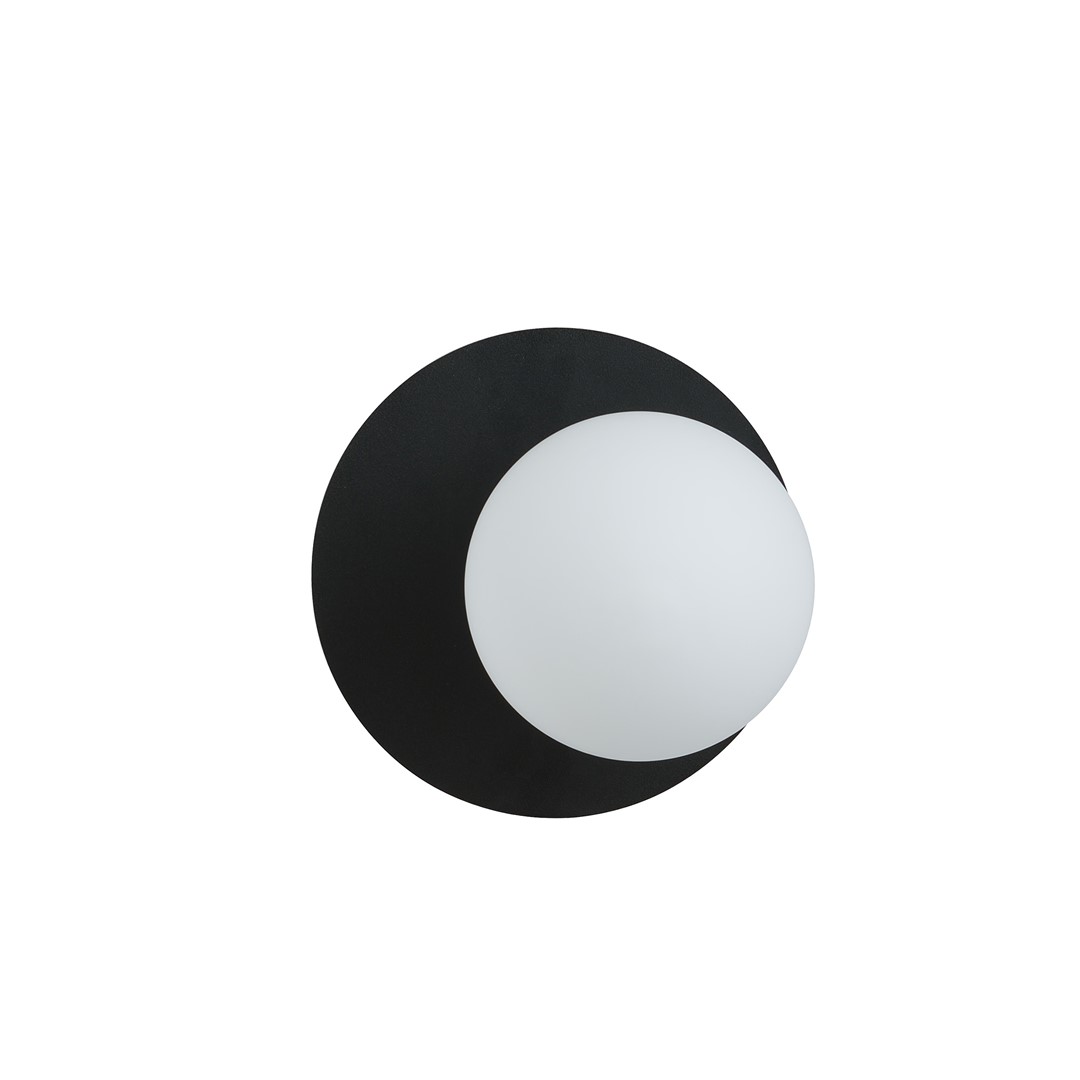 Oslo Ø20 Hvit vegglampe Fra Emibig Lighting - Styrken ligger i den ekstremt slitesterke formen, det kule metalliske uttrykket, glatte overflater og en ensartet fargepalett &ndash; en kombinasjon som appellerer til de som setter pris p&aring; orden, enkelhet og harmoniske former.