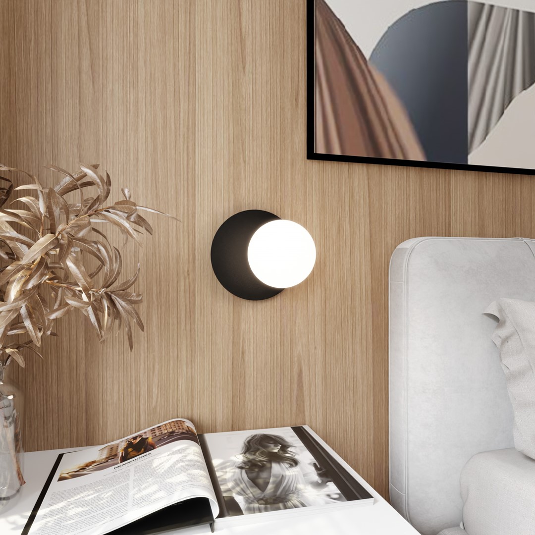 Oslo Ø20 Hvit vegglampe Fra Emibig Lighting - Styrken ligger i den ekstremt slitesterke formen, det kule metalliske uttrykket, glatte overflater og en ensartet fargepalett &ndash; en kombinasjon som appellerer til de som setter pris p&aring; orden, enkelhet og harmoniske former.