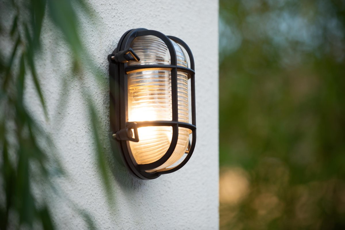 Dudley Svart utendørslampe Fra Lucide - Unike produktegenskaper:Passer for bruk med LED-lyskildeLett å koble til en dimmer (ekskl.