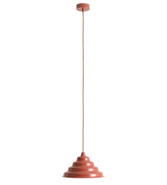 Wave Ø30 Oransje Taklampe Fra Artera - Den solide skyggen av metall i en rødbrun farge gir en fin spredning av lys nedover, noe som gjør den perfekt å henge over spisebordet eller kjøkkenet.
