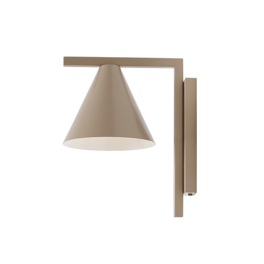 Form 23cm Beige vegglampe Fra Artera - Denne minimalistiske vegglampen med sin elegante kjegleformede skjerm i en varm beige tone er det perfekte valget for deg som &oslash;nsker et stilig og moderne uttrykk i hjemmet ditt.