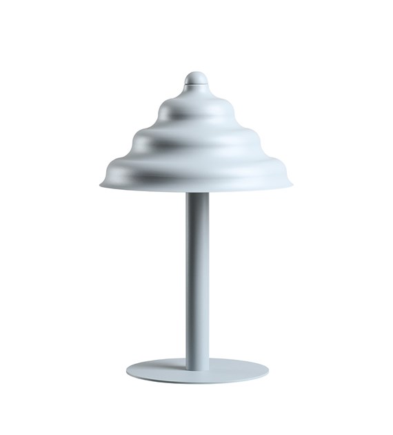 Wave 36cm Blå bordlampe Fra Artera - Lampen er laget av metall i en matt grå og blå; farge Leveres med ledning, strømbryter og støpsel.