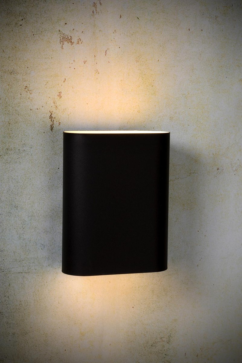 Ovalis 20cm Svart vegglampe Fra Lucide - Ovalis skaper en vakker timeglassformet lyseffekt på veggen, og med sitt gylne interiør skaper den en varm atmosfære i rommet.