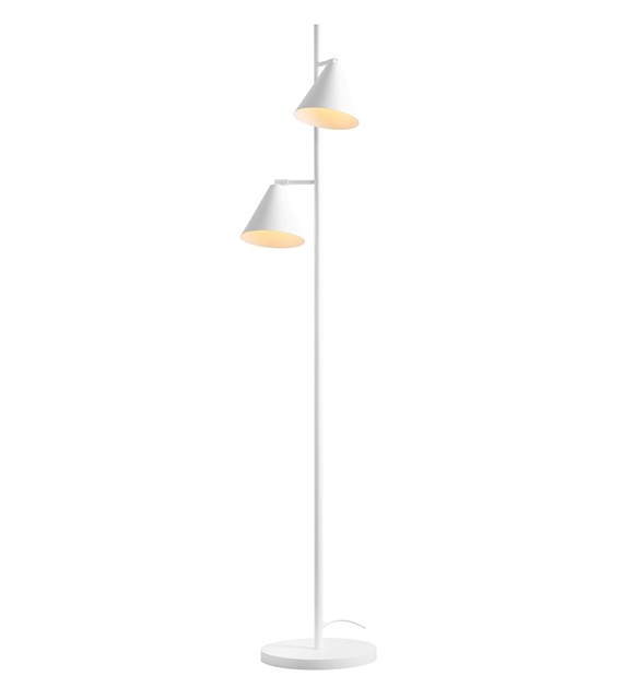 Form 2 Hvit gulvlampe Fra Artera - Denne minimalistiske gulvlampen med sine to elegante, kjegleformede skjermer i hvitt er det perfekte valget for de som ønsker et stilig og moderne uttrykk i hjemmet sitt.