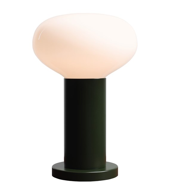 Flo 30cm Mørkegrønn bordlampe Fra Artera - Den har en stilig ramme i mørkegrønn og en rund hvit glassskjerm som sprer et mykt og behagelig lys.