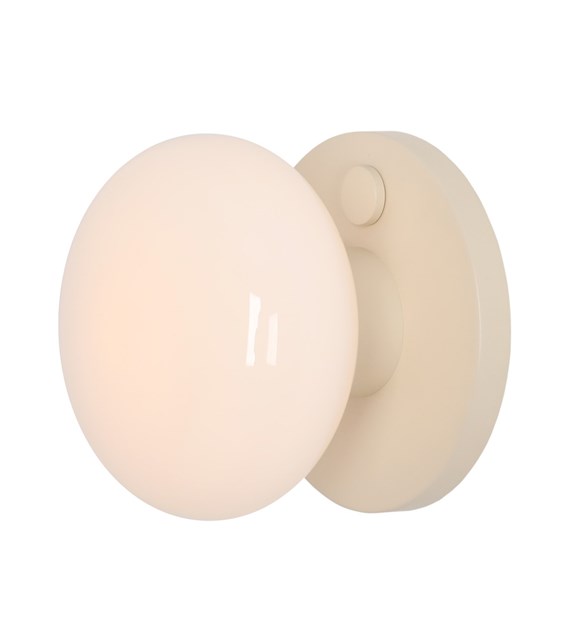 Flo Ø20 Kremhvit vegglampe Fra Artera - Flo vegglampe i kremfarget metall med hvit glassskjerm har et moderne og stilig design som sprer et mykt og behagelig lys.