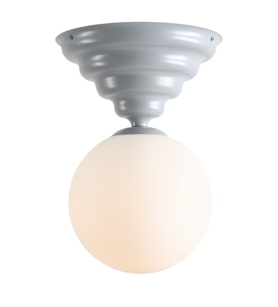 Wave Ø30 Blå plafond Fra Artera - Den har en blå/grå base med et mykt bølgete design og en rund hvit glassskjerm som sprer et behagelig og jevnt lys i rommet.