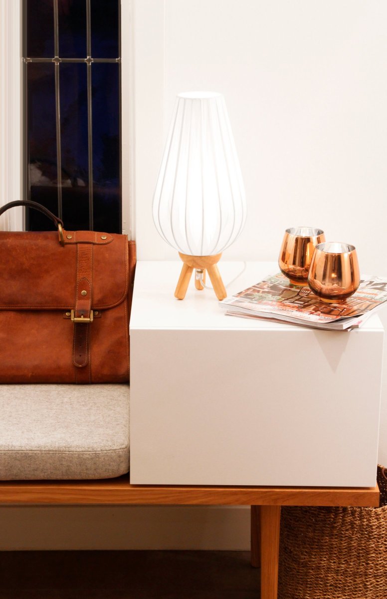 Swea 35cm Natur bordlampe Fra Globen Lighting - Bordlampe laget av oljet dreiet ask.