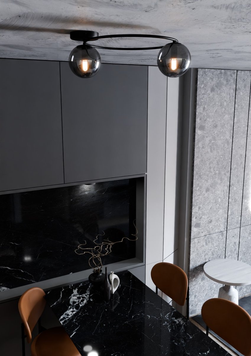 Sopra Ø47 Røykfarget plafond Fra Emibig Lighting - De r&oslash;kte glassskjermene tilf&oslash;rer lyshet og sprer lyset jevnt, og bidrar til behagelig og effektiv rombelysning.