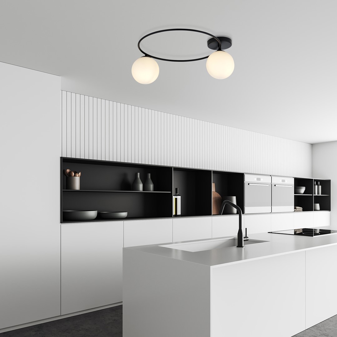 Sopra Ø47 Hvit plafond Fra Emibig Lighting - De opalglassskjermene tilf&oslash;rer lyshet og sprer lyset jevnt, og bidrar til behagelig og effektiv rombelysning.