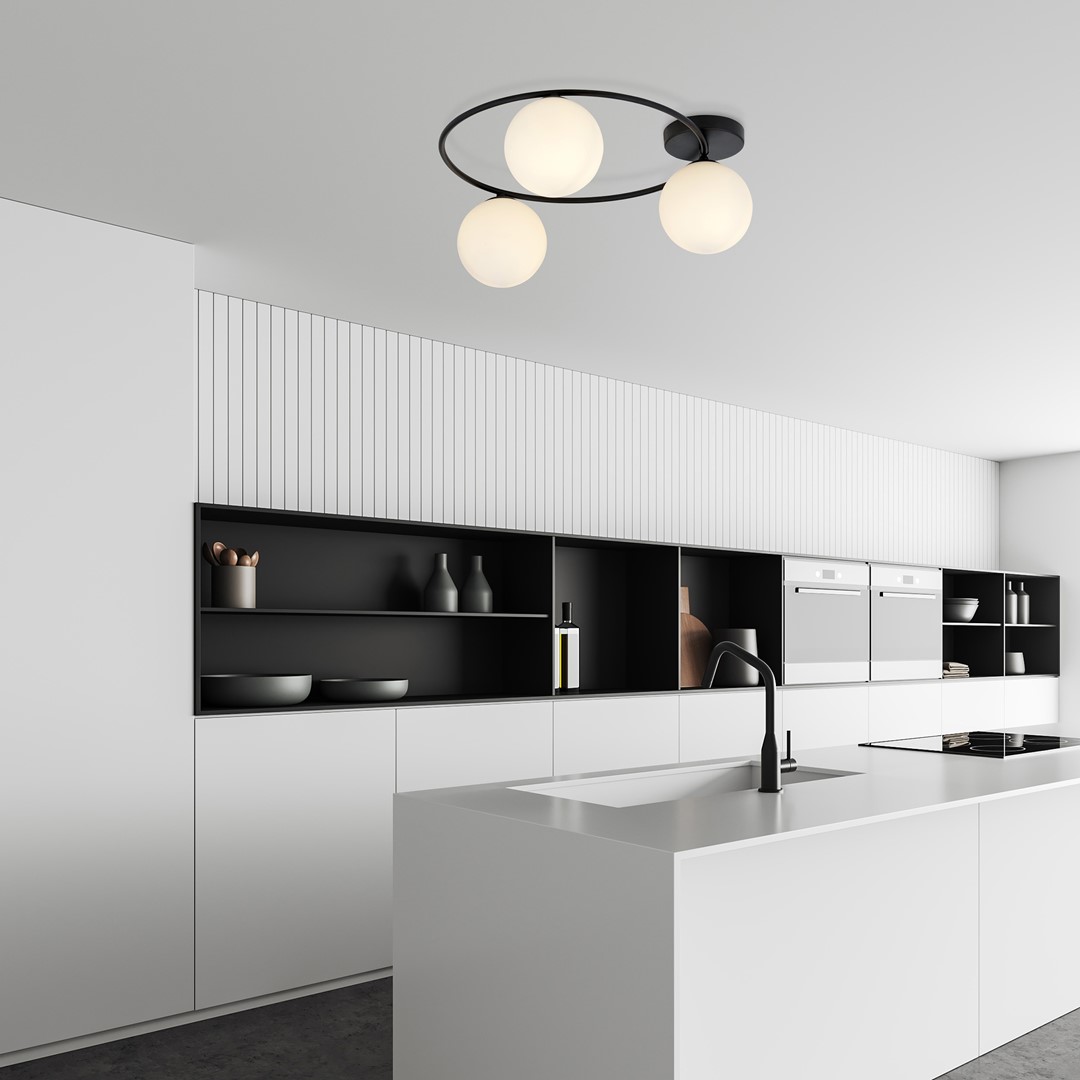 Sopra Ø47 Hvit plafond Fra Emibig Lighting - De opalglassskjermene tilf&oslash;rer lyshet og sprer lyset jevnt, og bidrar til behagelig og effektiv rombelysning.