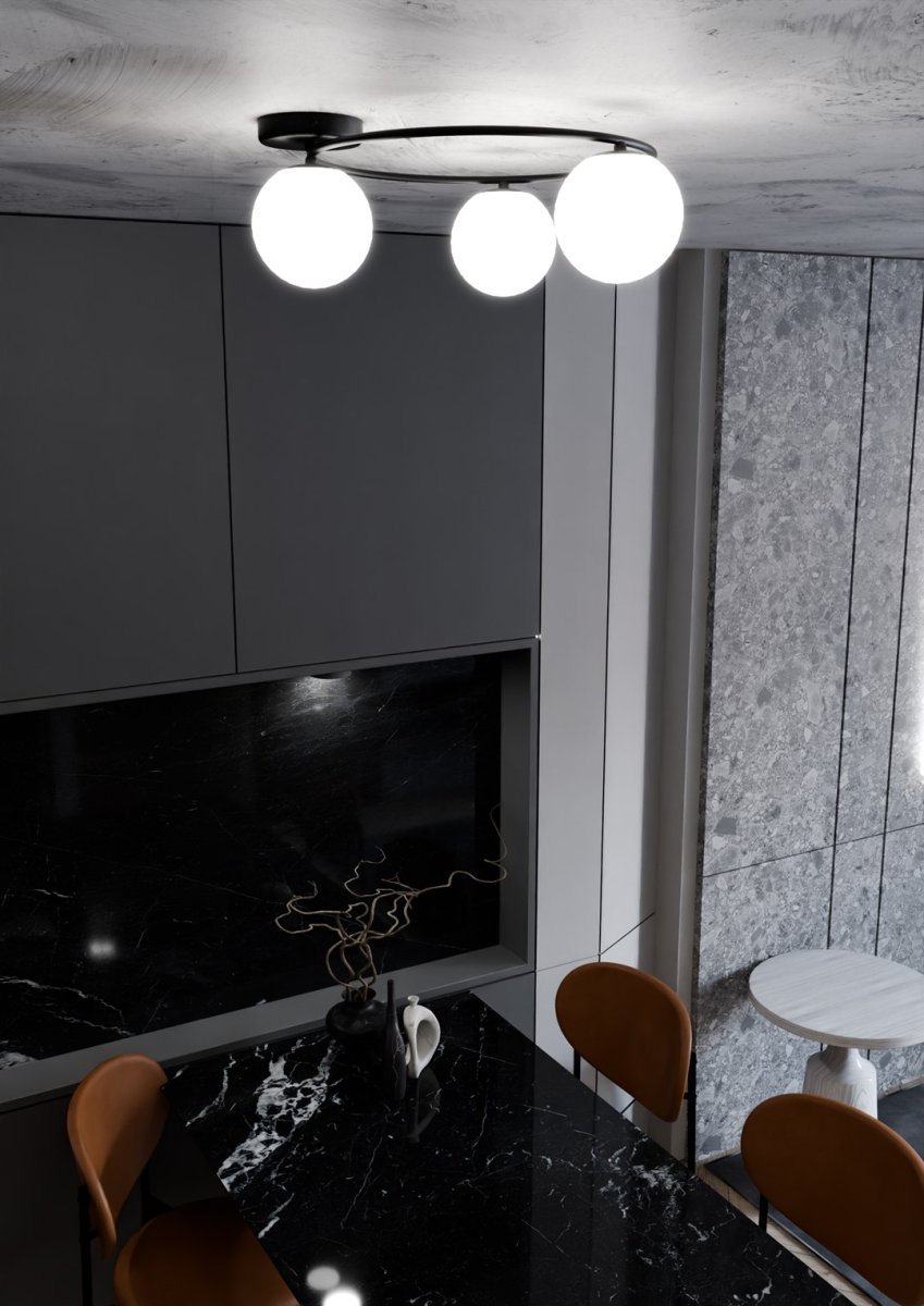 Sopra Ø47 Hvit plafond Fra Emibig Lighting - De opalglassskjermene tilf&oslash;rer lyshet og sprer lyset jevnt, og bidrar til behagelig og effektiv rombelysning.