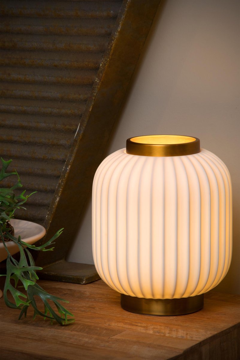 Gosse 23cm Hvit bordlampe Fra Lucide - Det gir et retro-preg til hvert hjørne av hjemmet ditt.