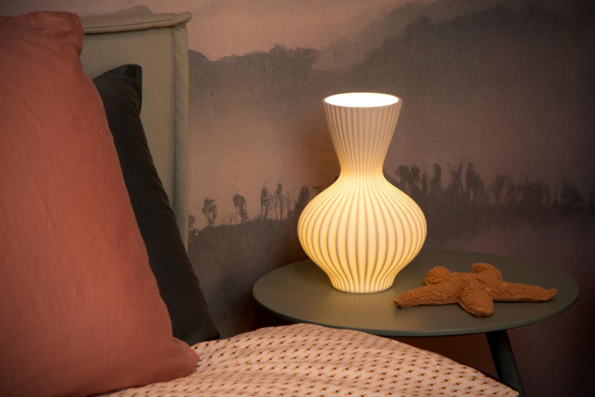 Momoro 30cm Hvit bordlampe Fra Lucide - Momoro bordlampen vil bli en popul&aelig;r interi&oslash;rdetalj i b&aring;de moderne og rustikke milj&oslash;er.
