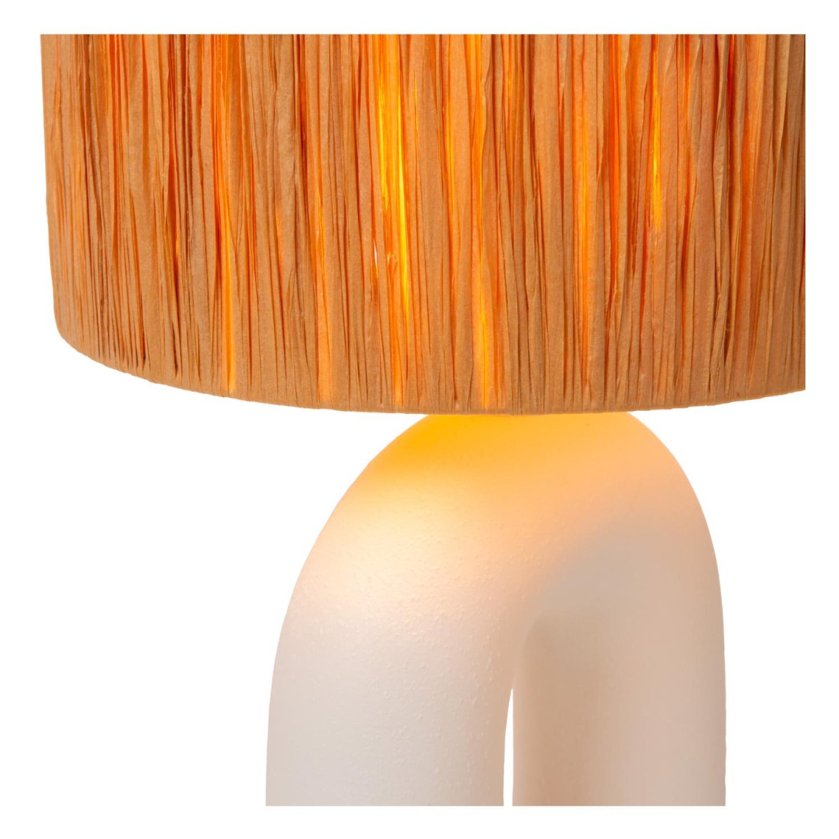 Ronda 45cm Hvit bordlampe Fra Lucide - Den vevde rottingskjermen gir et nikk til tradisjonell design, men føles samtidig frisk og luftig takket være det smarte materialvalget.