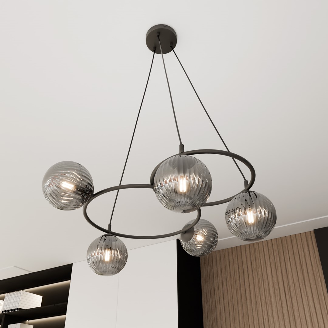 Libra 70cm Røykfarget Taklampe Fra Emibig Lighting - ringer som gir et lett og harmonisk uttrykk, mens de r&oslash;ykfargede glasskuplene sprer et varmt og behagelig lys som skaper en deilig atmosf&aelig;re.