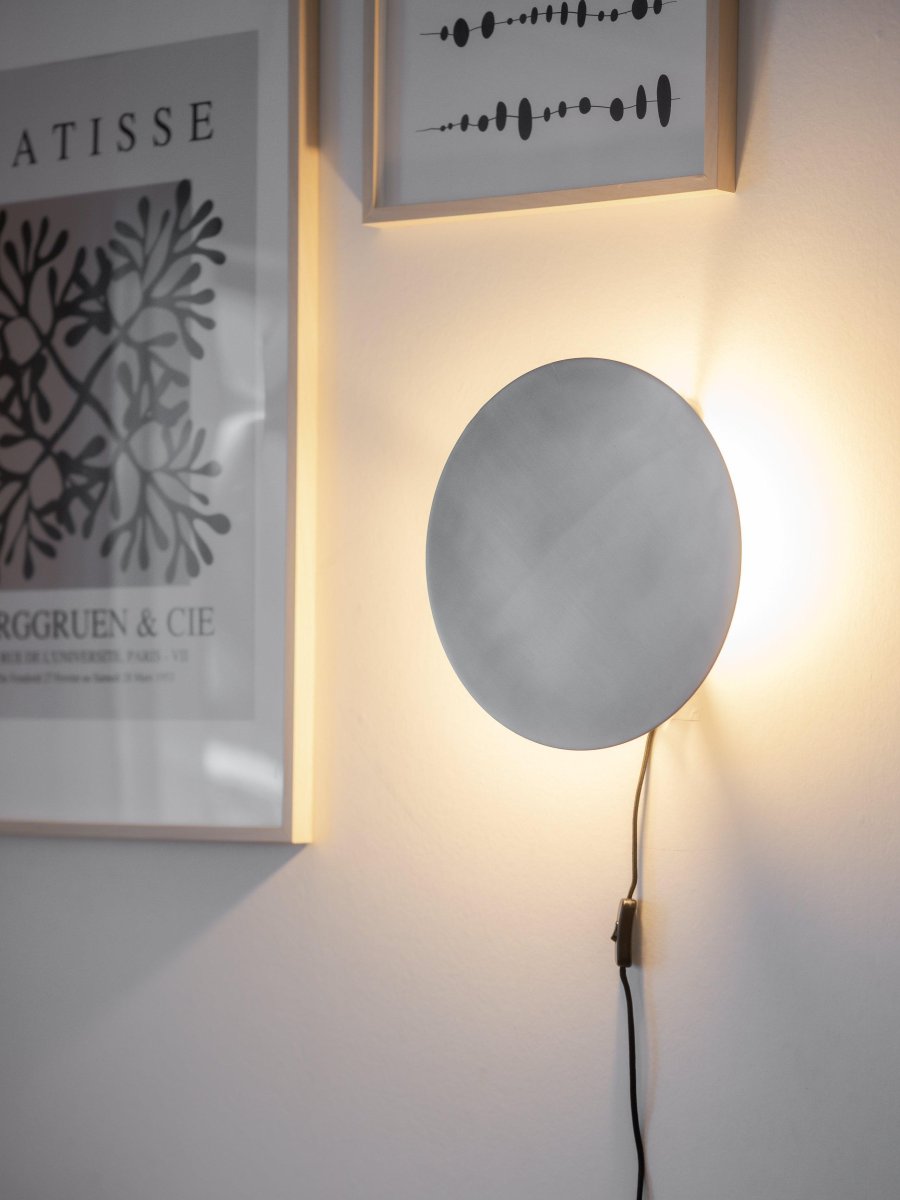 Fullmoon Ø35 Sølv vegglampe Fra PR Home - Vegglampe Fullmoon i metall blir en stilig interi&oslash;rdetalj.