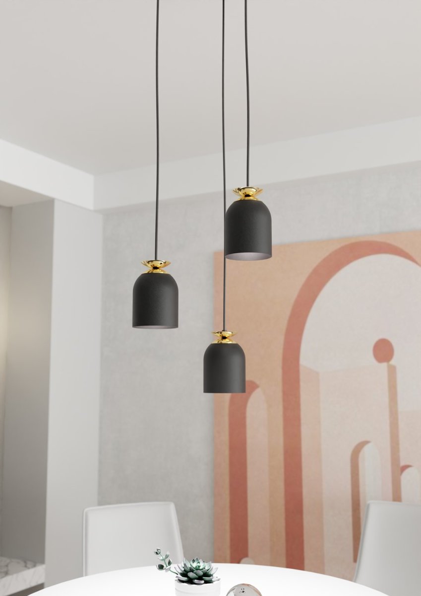 Target Ø30 Svart Taklampe Fra Emibig Lighting - De robuste metallskjermene er kombinert med gullfargede detaljer som skaper en effektiv kontrast og tilf&oslash;rer b&aring;de eleganse og raffinement.