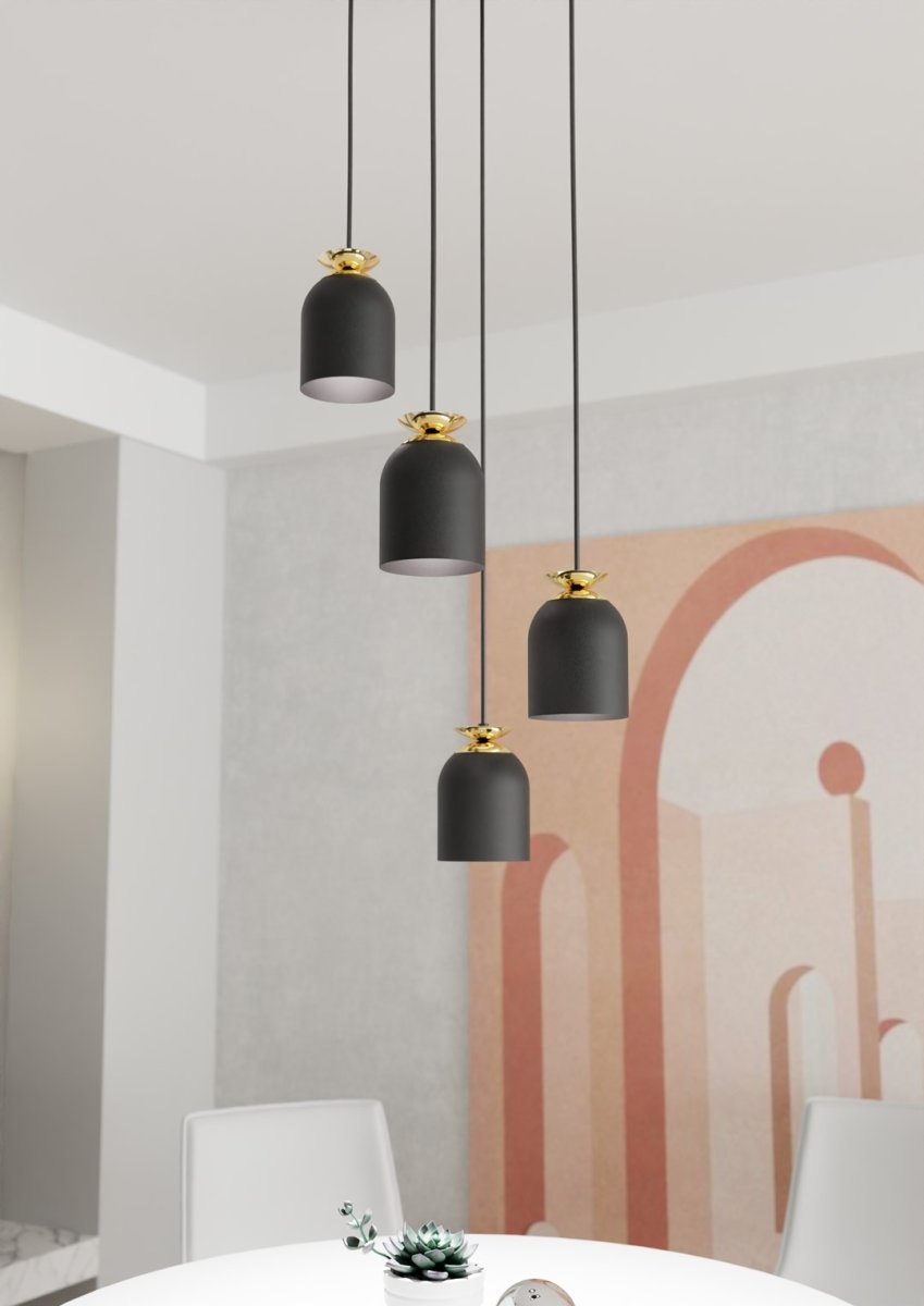 Target Ø30 Svart Taklampe Fra Emibig Lighting - De robuste metallskjermene er kombinert med gullfargede detaljer som skaper en effektiv kontrast og tilf&oslash;rer b&aring;de eleganse og raffinement.