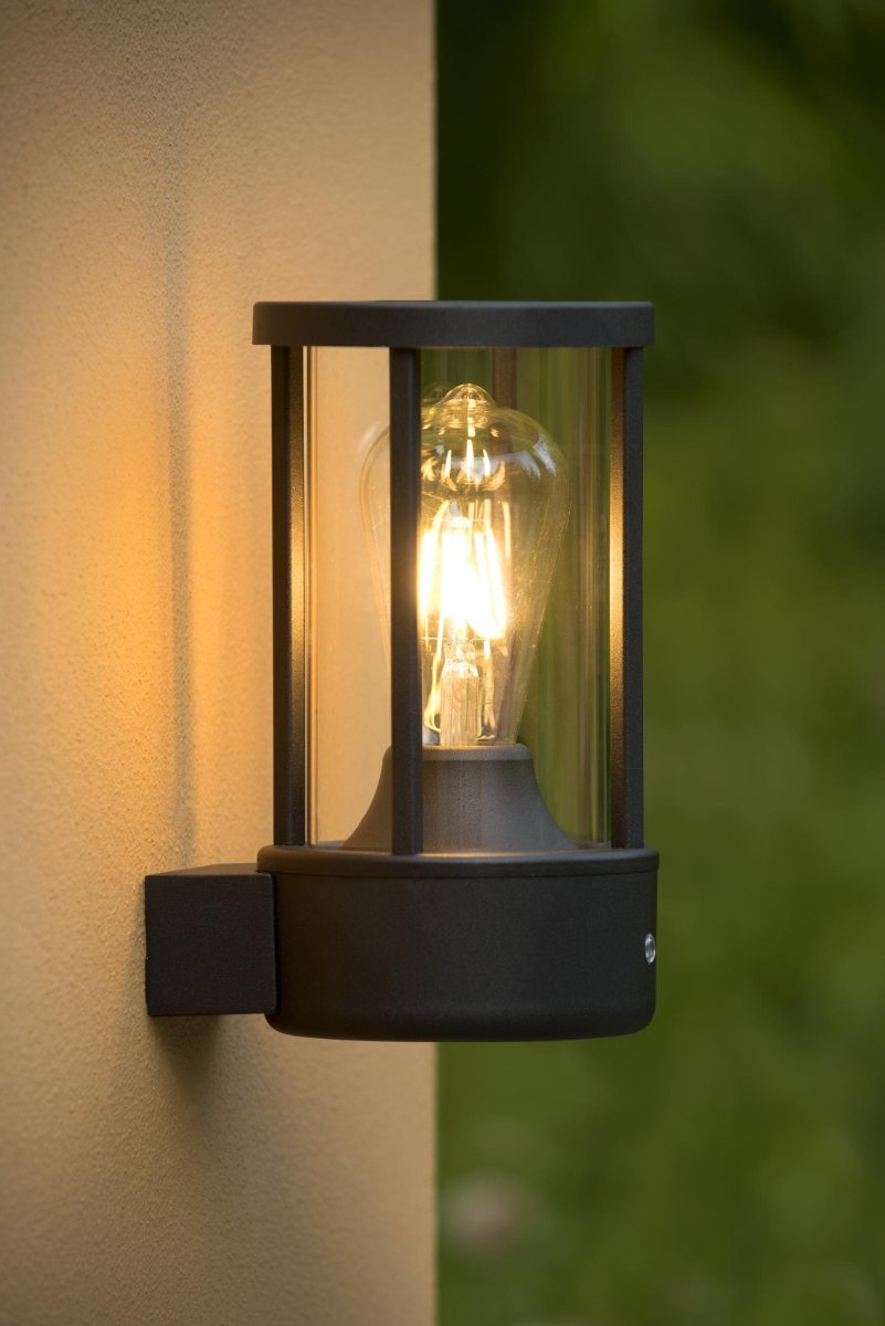 Lori Antrasitt utendørslampe Fra Lucide - En moderne vegglampe for inngangsdøren din eller for å lyse opp hagen.