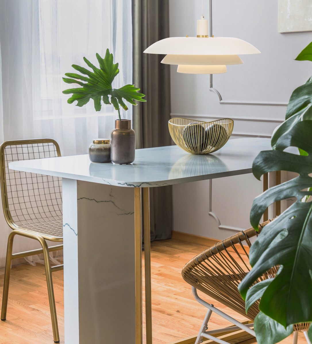 Epsilon 1 Ø45 Hvit Taklampe Fra Aneta Lighting - EPISLON klassisk kj&oslash;kkenpendel i hvitlakkert metall, utskiftbare detaljer i krom og matt messing inkludert for eget valg.