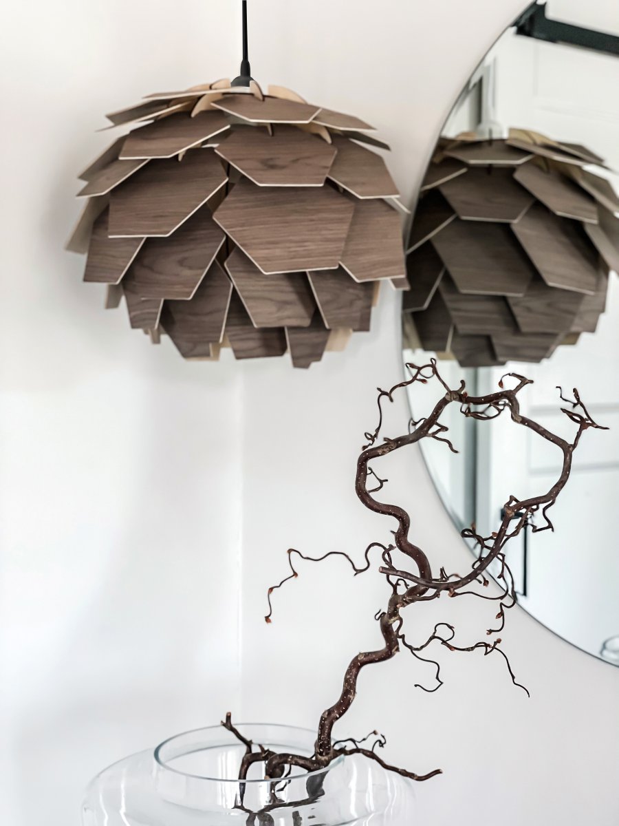 Carpatica Ø40 Brun flekk Taklampe Fra Aneta Lighting - Takkoppen er i hvit plast for krokoppheng og med rekkeklemme.