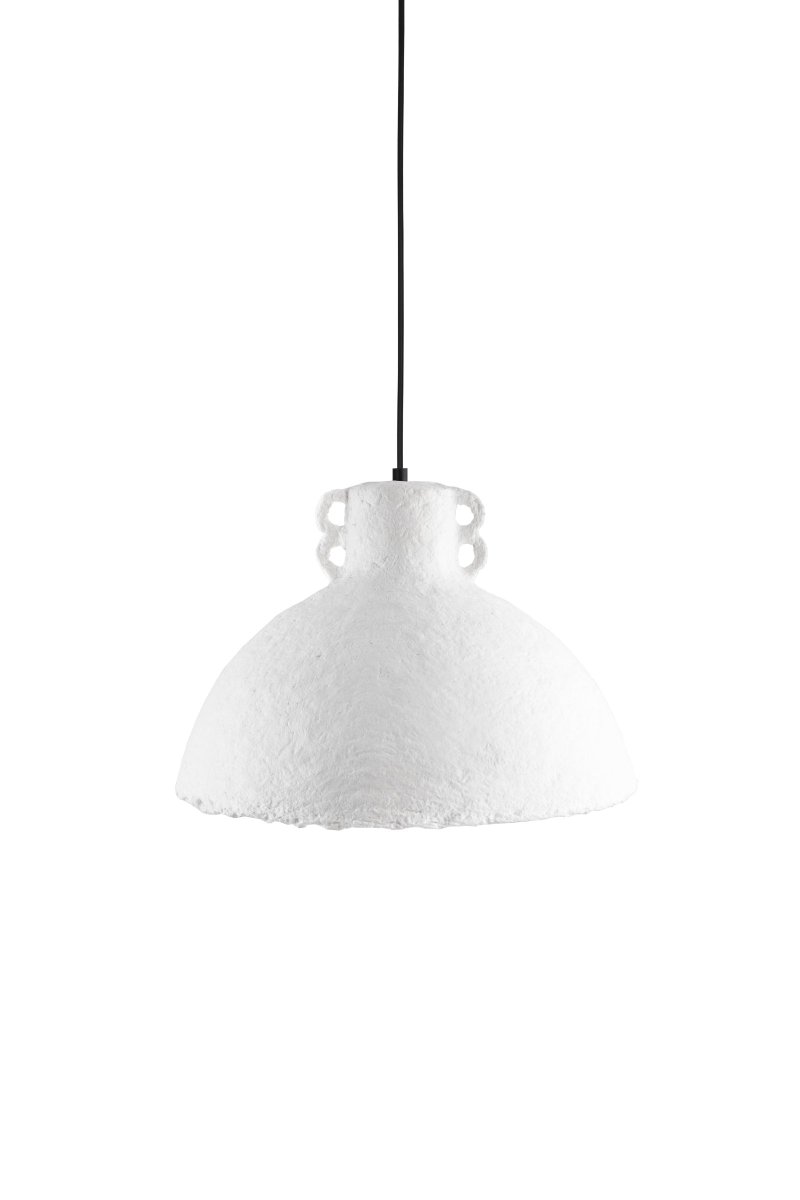 Maché Ø30 Hvit Taklampe Fra Globen Lighting - som betyr at den er st&oslash;pt av en masse best&aring;ende av papir og lim.