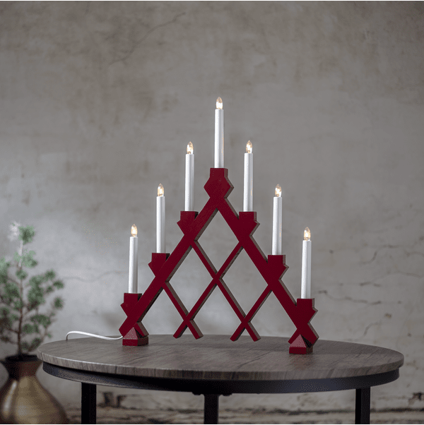 Rut RØD Fra Star Trading - Lysestakens vakre rutete m&oslash;nster er i&oslash;ynefallende.