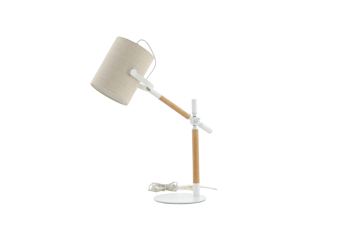 Dennis 66cm Hvit/tre skrivebordslampe Fra Venture Design - Den beige linskjermen gir rommet et behagelig lys, og kombinasjonen av hvitt metall og tredetaljer gj&oslash;r lampen b&aring;de stilig og tidl&oslash;s.
