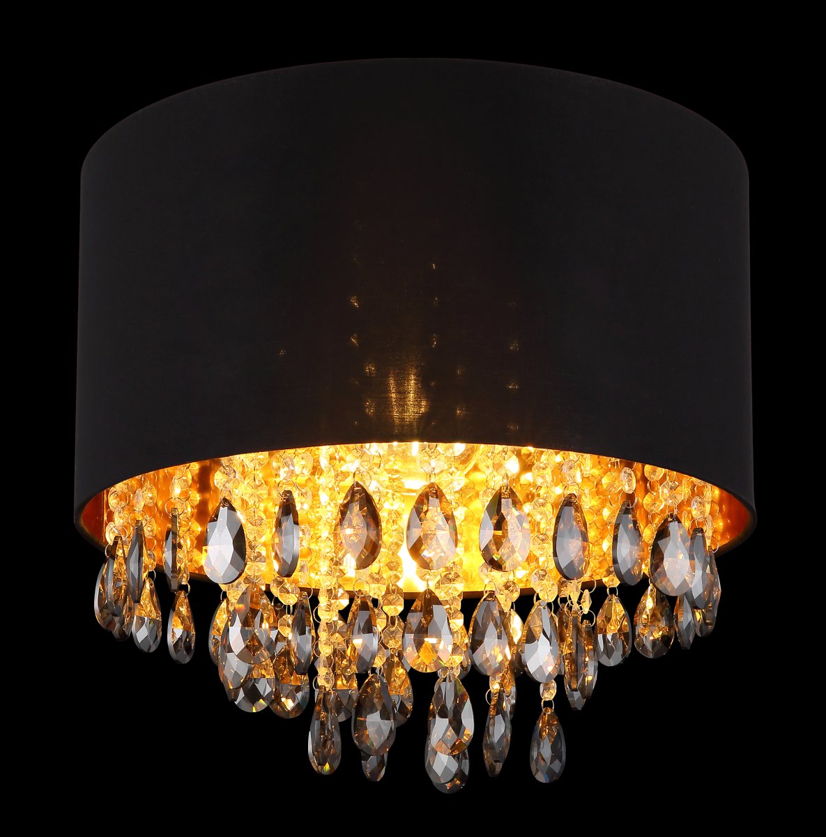 Coletta Ø40 Svart plafond Fra Globo Lighting - Textilsk&auml;rmen med en guldig insida ger ett behagligt sken och i kombination med prismorna som omfamnar ljusk&auml;llan skapas ett vackert ljusspel i rummet n&auml;r lampan &auml;r t&auml;nd.