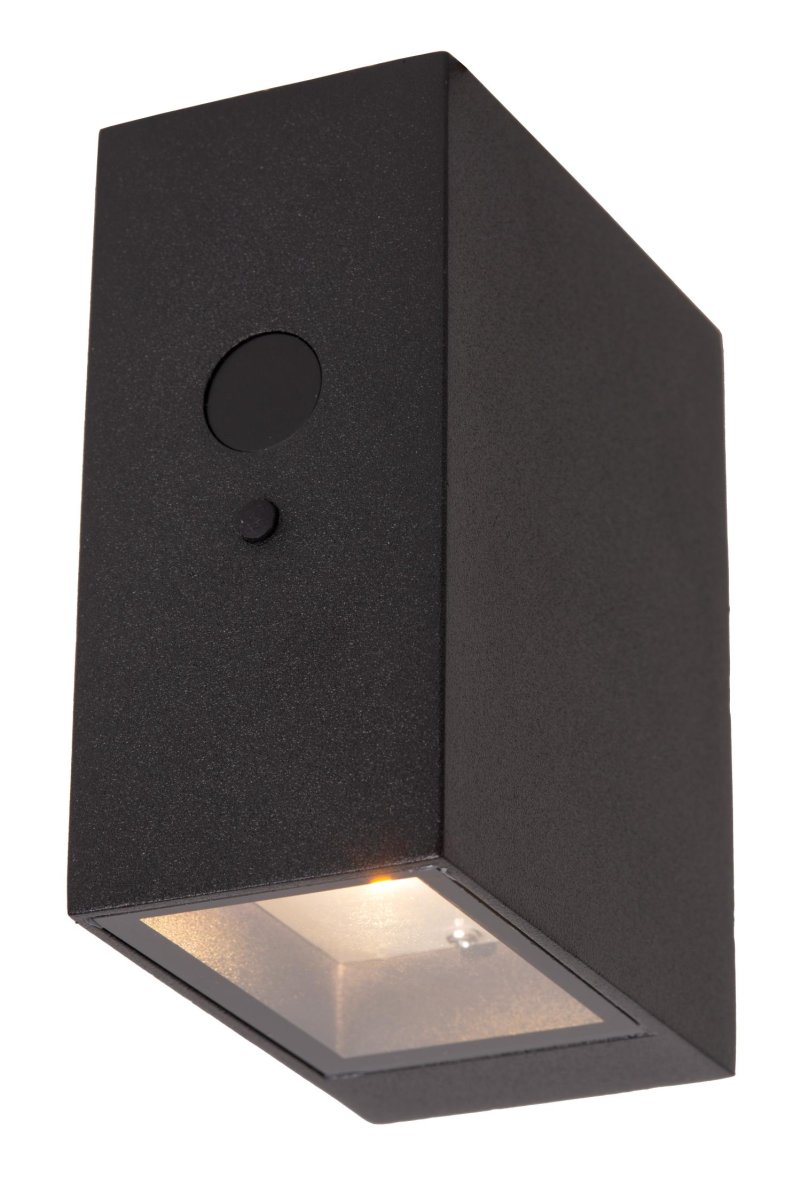 Zoom bilde av Bolton Svart solcellelampe Fra Lucide - Det ytre av hjemmet ditt reflekterer sjelen din, så det er fornuftig å lyse opp det med stil og skape en varm atmosfære utendørs.
