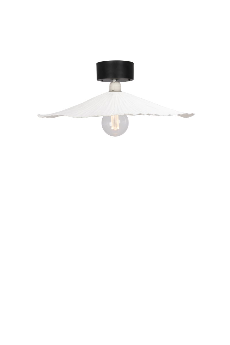 Tropez Ø60 Hvit vegglampe Fra Globen Lighting - Siden lampen er laget for hånd av et levende materiale, kan variasjoner i form og uttrykk forekomme, noe som gjør hver Tropez unik.