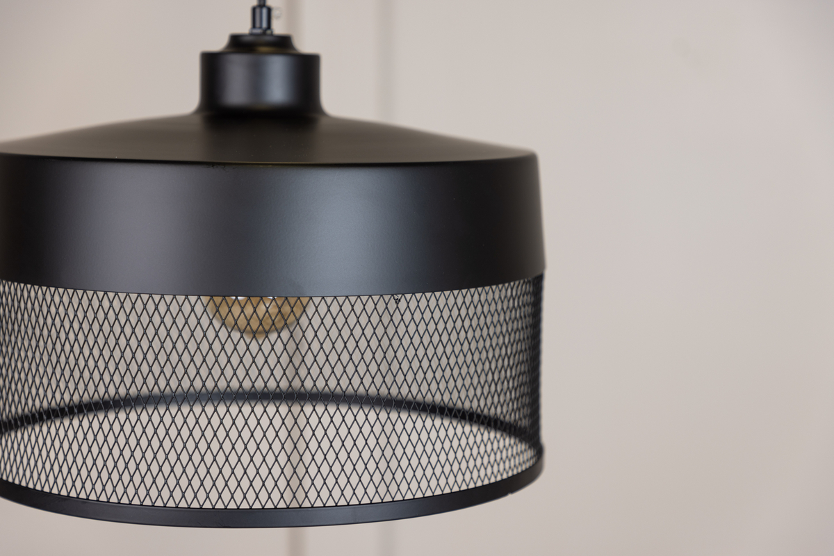 Toulon Ø33 Svart Taklampe Fra Venture Design - Toulon er det perfekte valget hvis du &oslash;nsker &aring; oppdatere belysningen hjemme med en vakker og tidl&oslash;s taklampe.