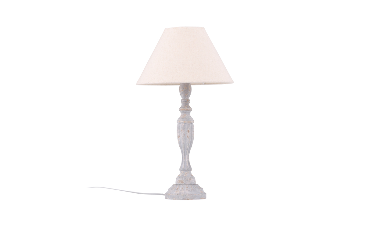 Caen 62cm Lys grå bordlampe Fra Venture Design - Med denne h&oslash;ye lampen f&aring;r du en elegant interi&oslash;rdetalj og en behagelig gl&oslash;d, og den h&oslash;ye h&oslash;yden gj&oslash;r lampen perfekt i vinduet eller p&aring; et skrivebord i stuen.