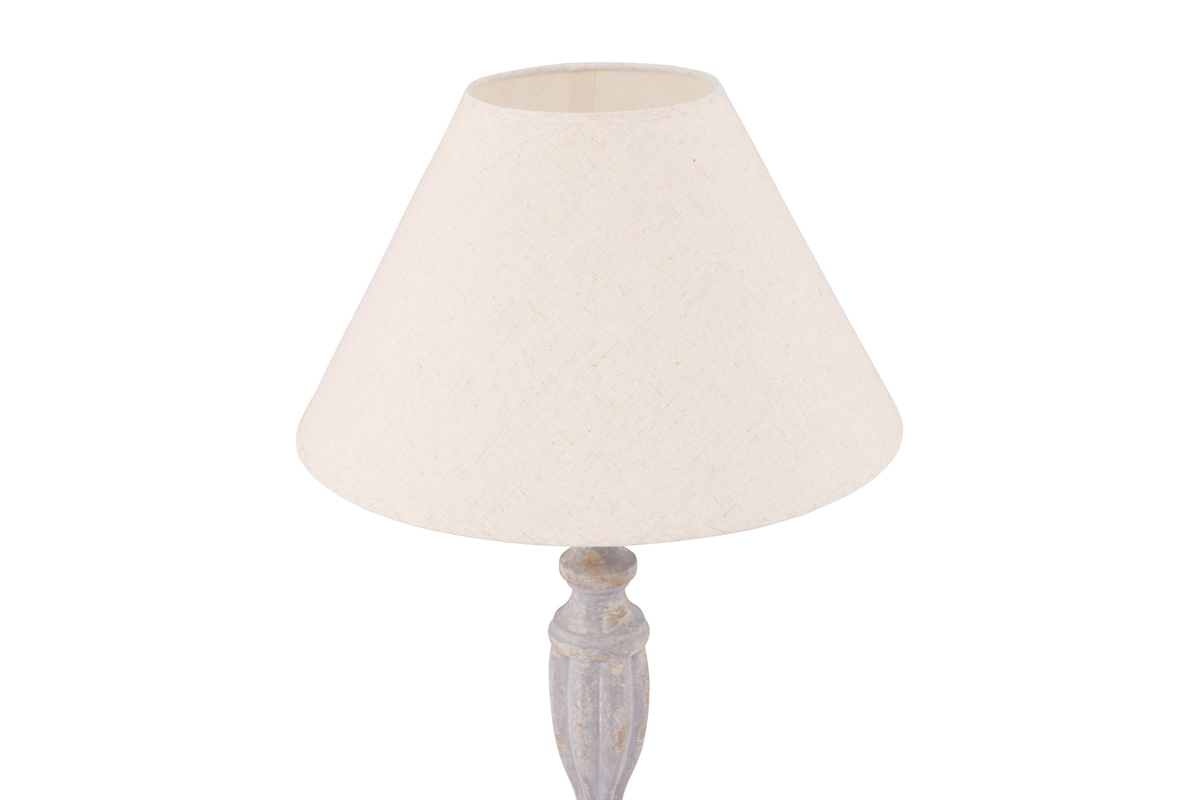 Caen 62cm Lys grå bordlampe Fra Venture Design - Med denne h&oslash;ye lampen f&aring;r du en elegant interi&oslash;rdetalj og en behagelig gl&oslash;d, og den h&oslash;ye h&oslash;yden gj&oslash;r lampen perfekt i vinduet eller p&aring; et skrivebord i stuen.