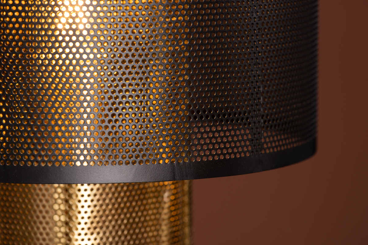 Gap 40cm Gull bordlampe Fra Venture Design - Denne lampen er b&aring;de en praktisk lampe med et behagelig lys og en viktig del av interi&oslash;ret.