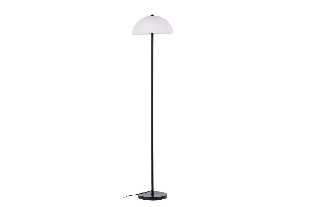 Ferrand Svart gulvlampe Fra Venture Design - Lampen har et nordisk design med en stilig lampefot i svart jern og en hvit lampeskjerm i glass.