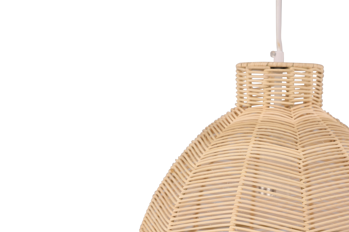 Tours Ø40 Natur Taklampe Fra Venture Design - Lampen har en vakker gl&oslash;d som gir en varm og koselig f&oslash;lelse, noe som gj&oslash;r den perfekt &aring; plassere over spisebordet, til lange, stemningsfulle middager eller p&aring; soverommet for en avslappende f&oslash;lelse.