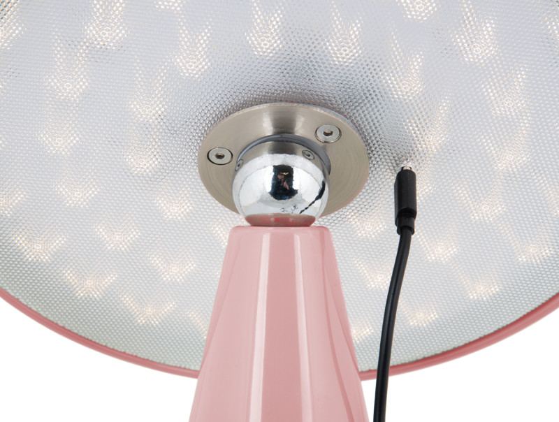 Phoebe LED 26cm Rosa bærbar Fra Leitmotiv - Phoebe er en stilig og moderne oppladbar bordlampe som vil forbedre ethvert rom.