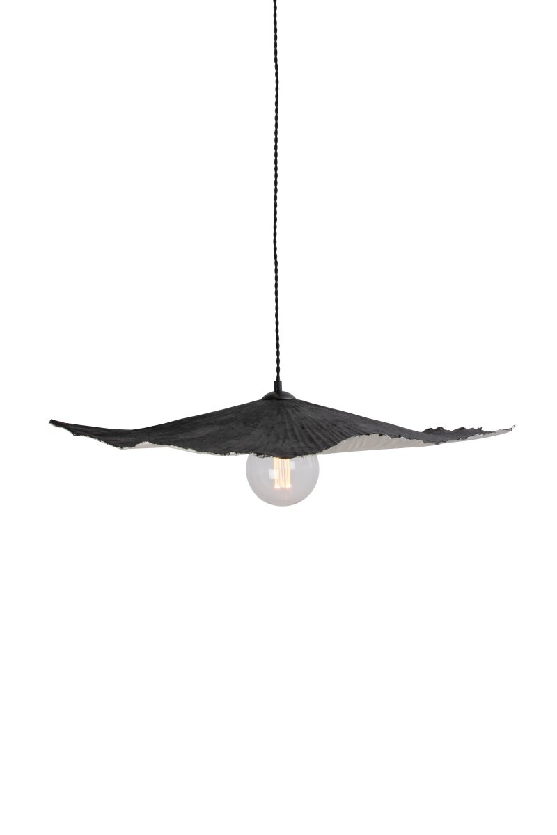Tropez Ø82 Svart Taklampe Fra Globen Lighting - Denne lampen er h&aring;ndlaget i papir, noe som betyr at den kan variere i form fra v&aring;re produktbilder, hver lampe er unik.