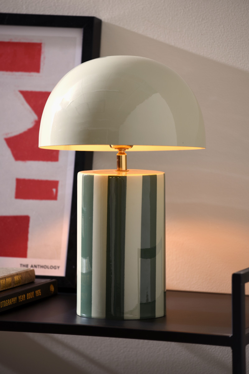 Rayado 34cm Grønn bordlampe Fra Leitmotiv - Lampefoten har et stripete m&oslash;nster i m&oslash;rkere gr&oslash;nt og lysere gr&oslash;nt, mens skjermen er i en matchende lysegr&oslash;nn tone som skaper et ensartet og mykt uttrykk.