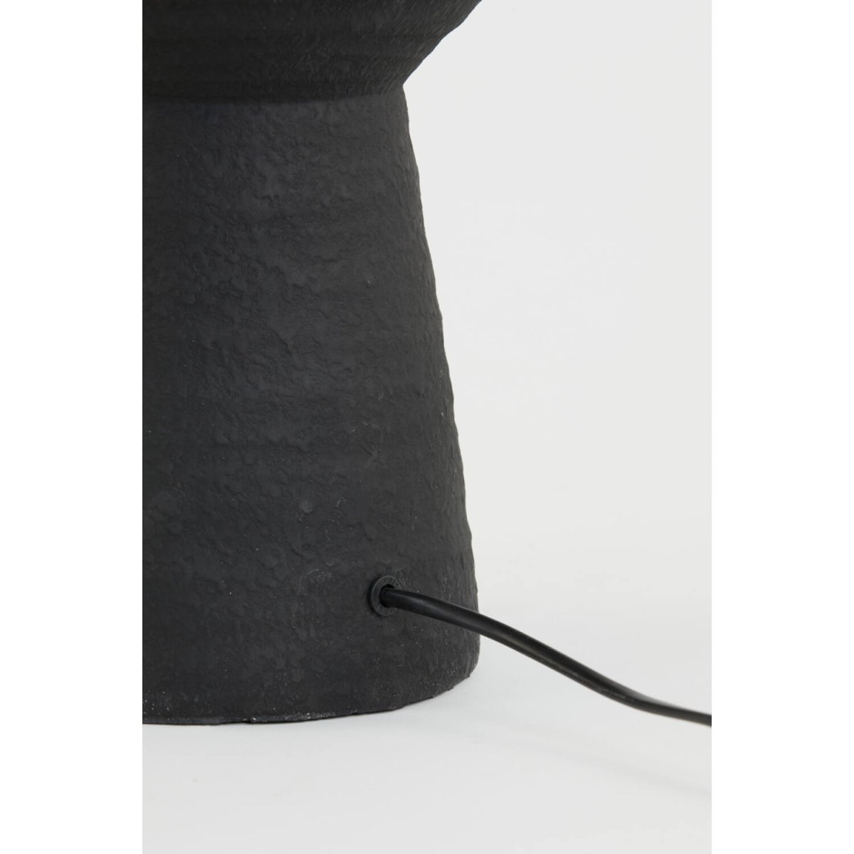 Ayla 50cm Svart lampefot Fra Light & Living - Perfekt for å skape en elegant og trendy atmosfære i stuen, soverommet eller gangen.
