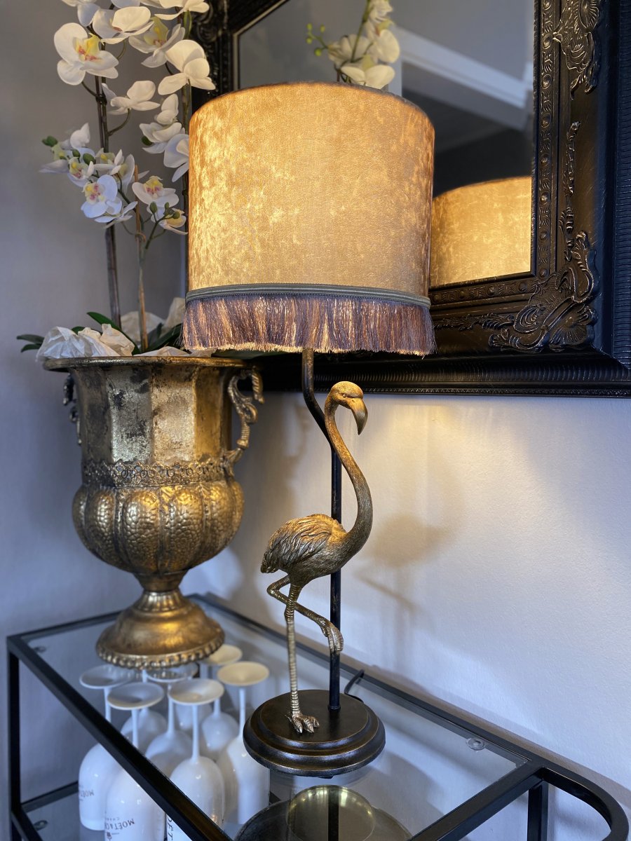 Flamingo 67cm Svart gull bordlampe Fra Aneta Lighting - Flamingo bordlampe med lampefot i gullfarget metall med en dekorativ gullfarget flamingo.